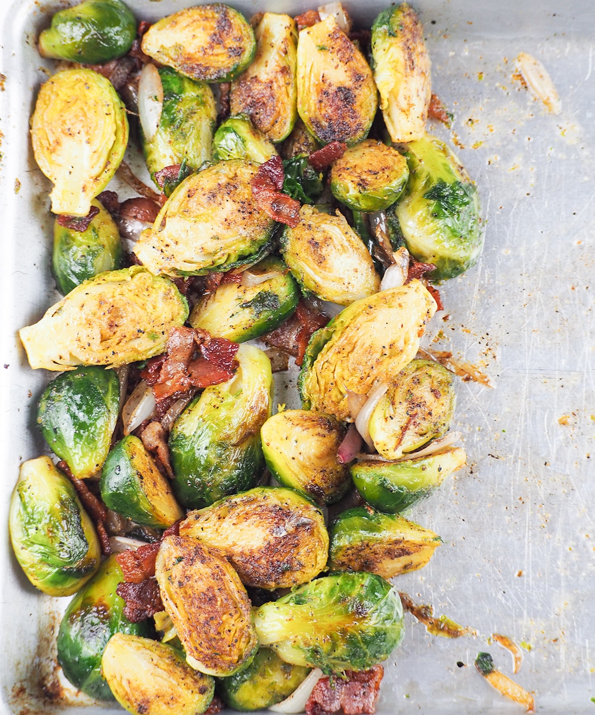 brussel sproutw with bacon on baking tray