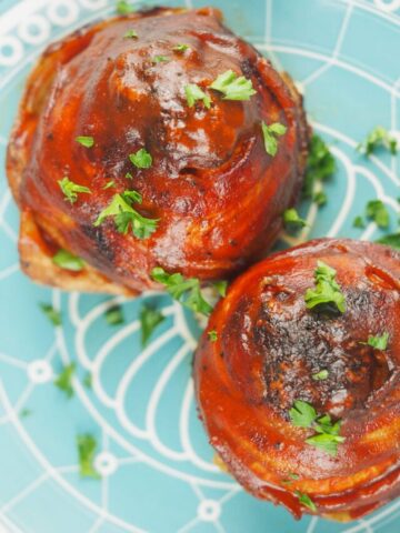 cropped-bbq-bacon-onion-bombs-sprinkled-with-parsley-on-blue-plate.jpg